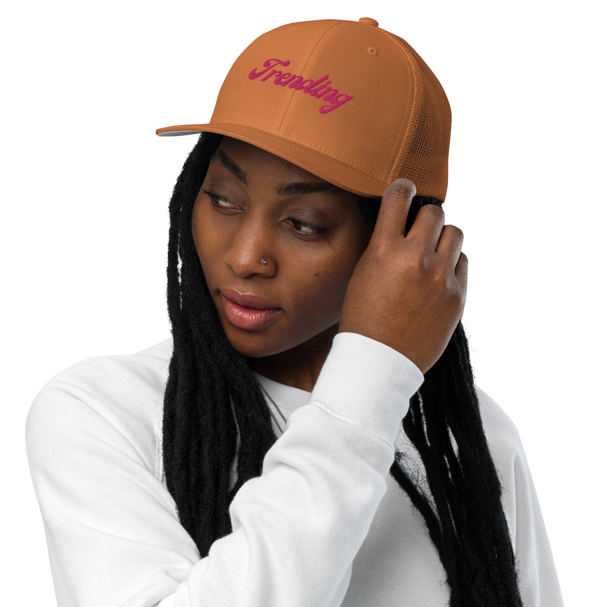 TRENDING PINK Closed-back trucker cap